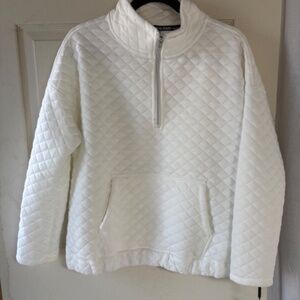 Calvin Klein Performance  Pullover - 98% Polyester, 2% Spandex